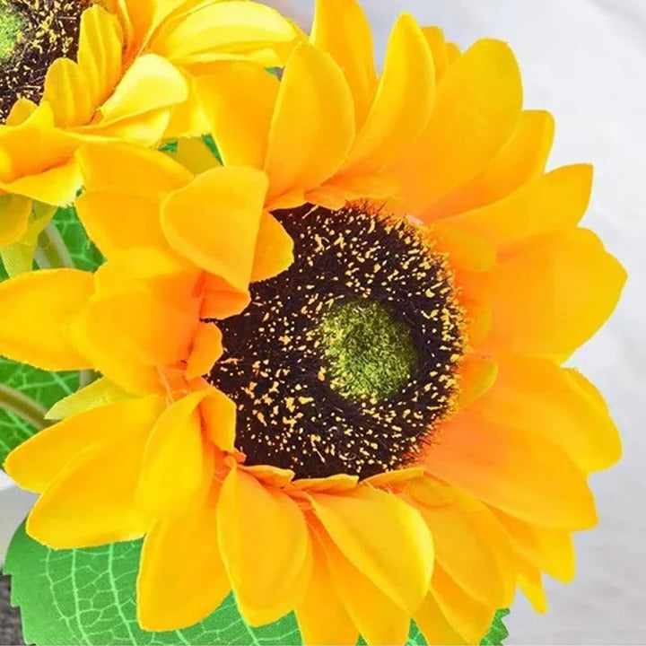 Warm Ambient Glow LED Table Lamp in Sunflower Design