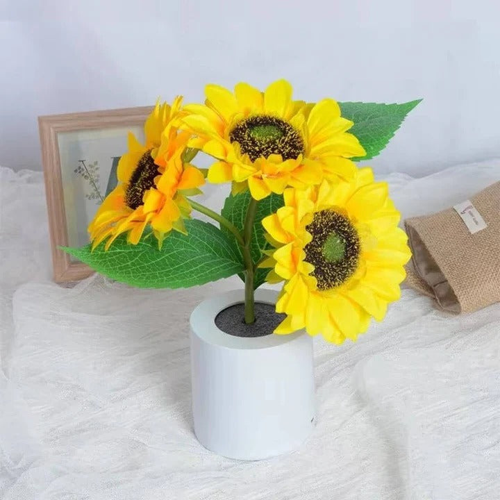Warm Ambient Glow LED Table Lamp in Sunflower Design