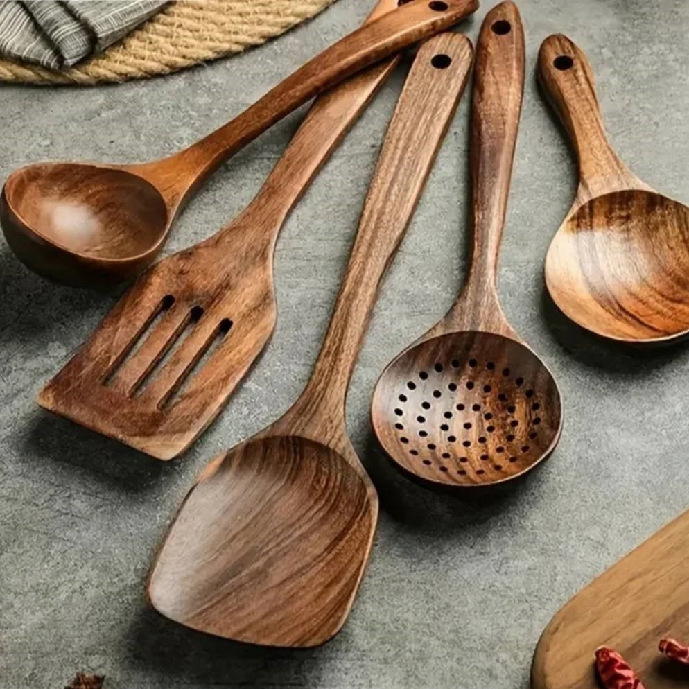 Natural and Durable Kitchen Utensil Set Made of Acacia Wood