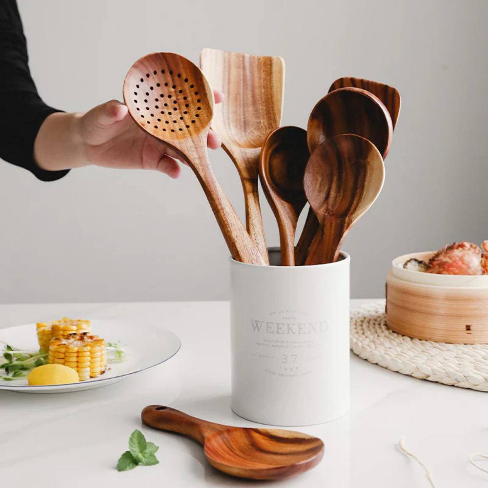 Natural and Durable Kitchen Utensil Set Made of Acacia Wood