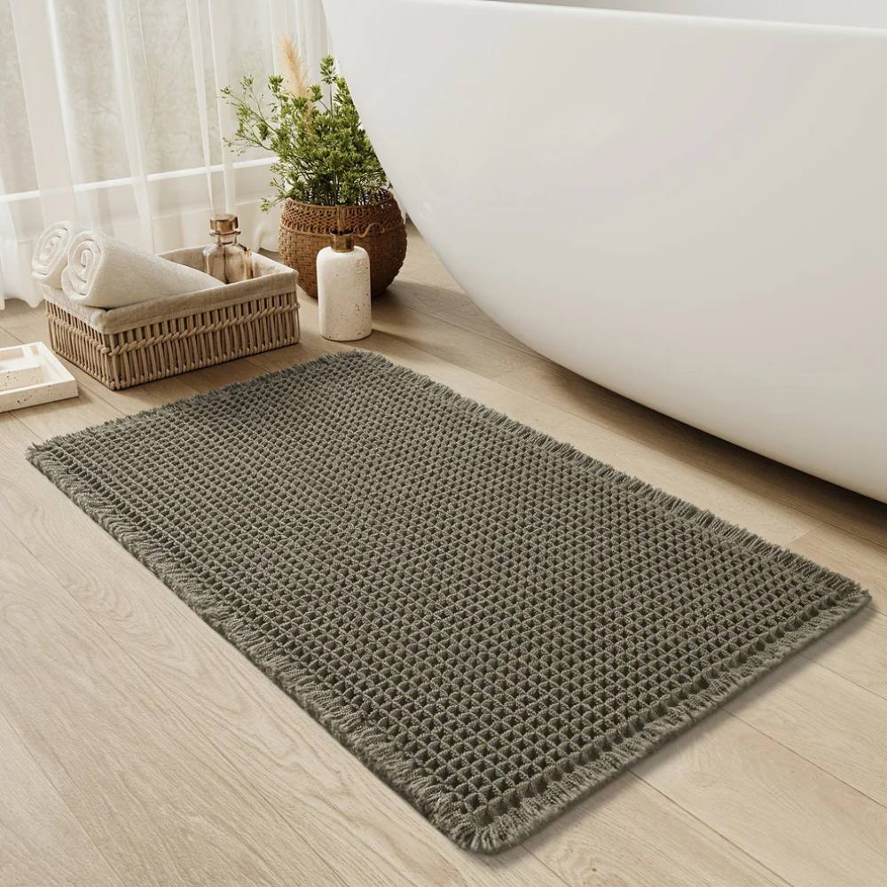 Non-Slip Bath Rug with Tassels – Ultra Absorbent and Machine Washable