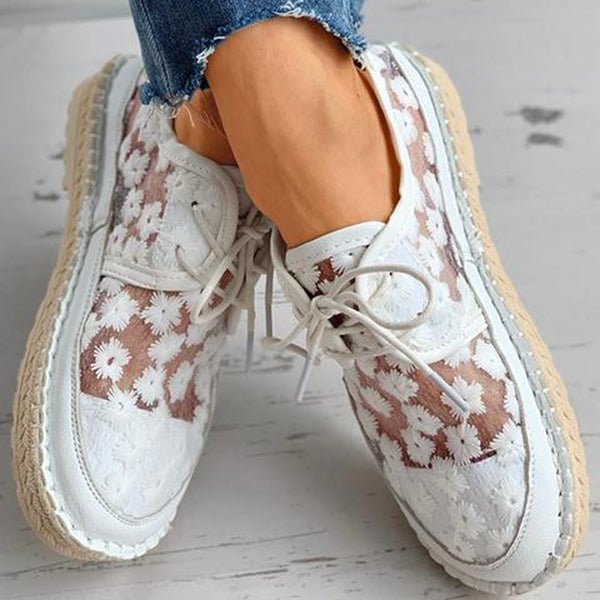 Floral Pattern Women's Embroidered Footbed Shoes