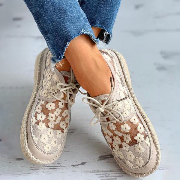 Floral Pattern Women's Embroidered Footbed Shoes
