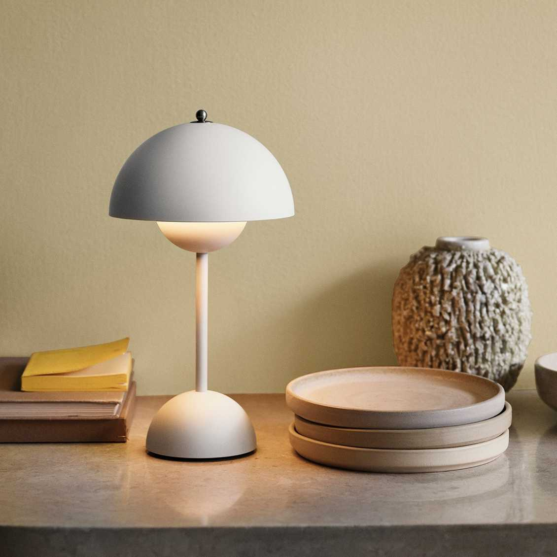 Retro Style Table Lamp – Wireless with 3 Adjustable Brightness Levels