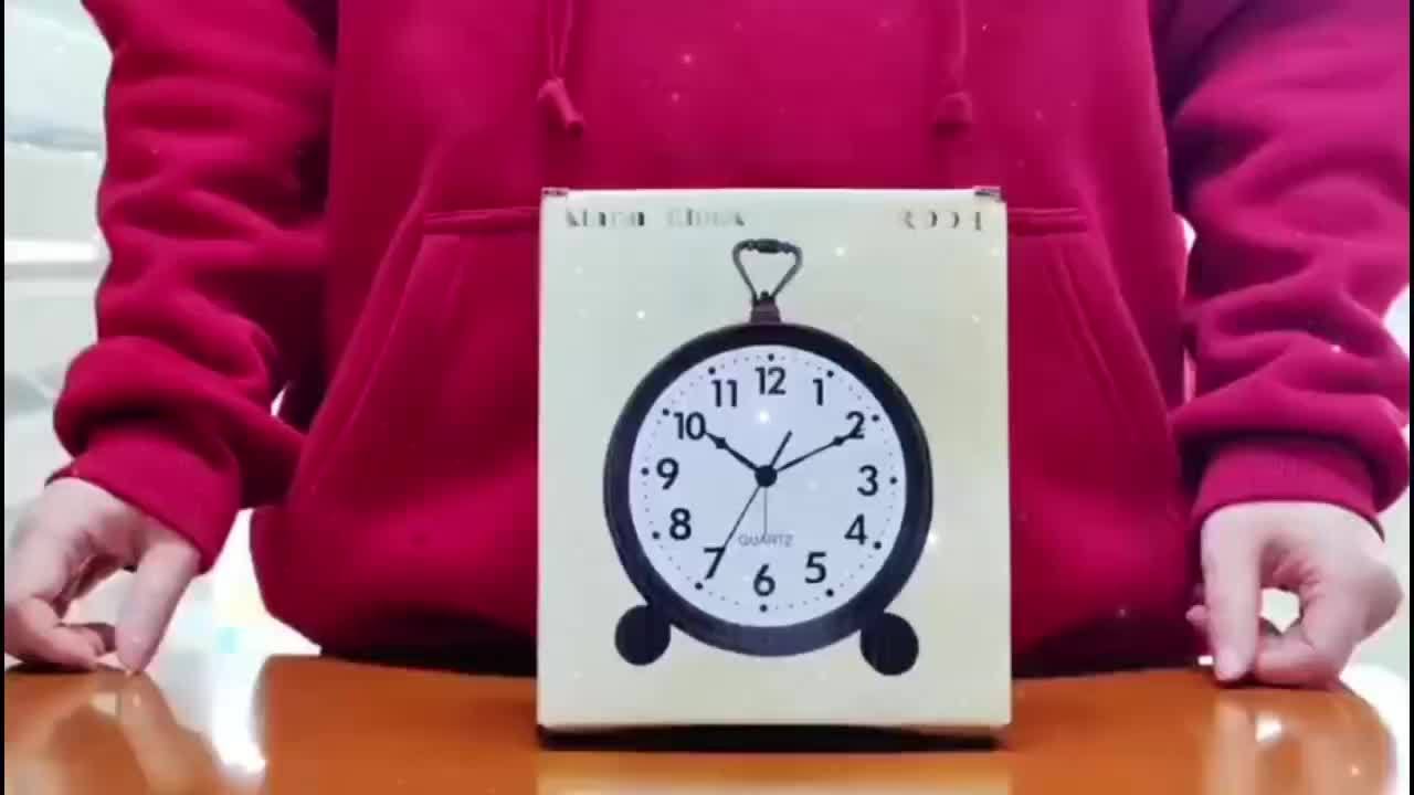 Silent Quartz Movement Alarm Clock in Vintage Metal Design
