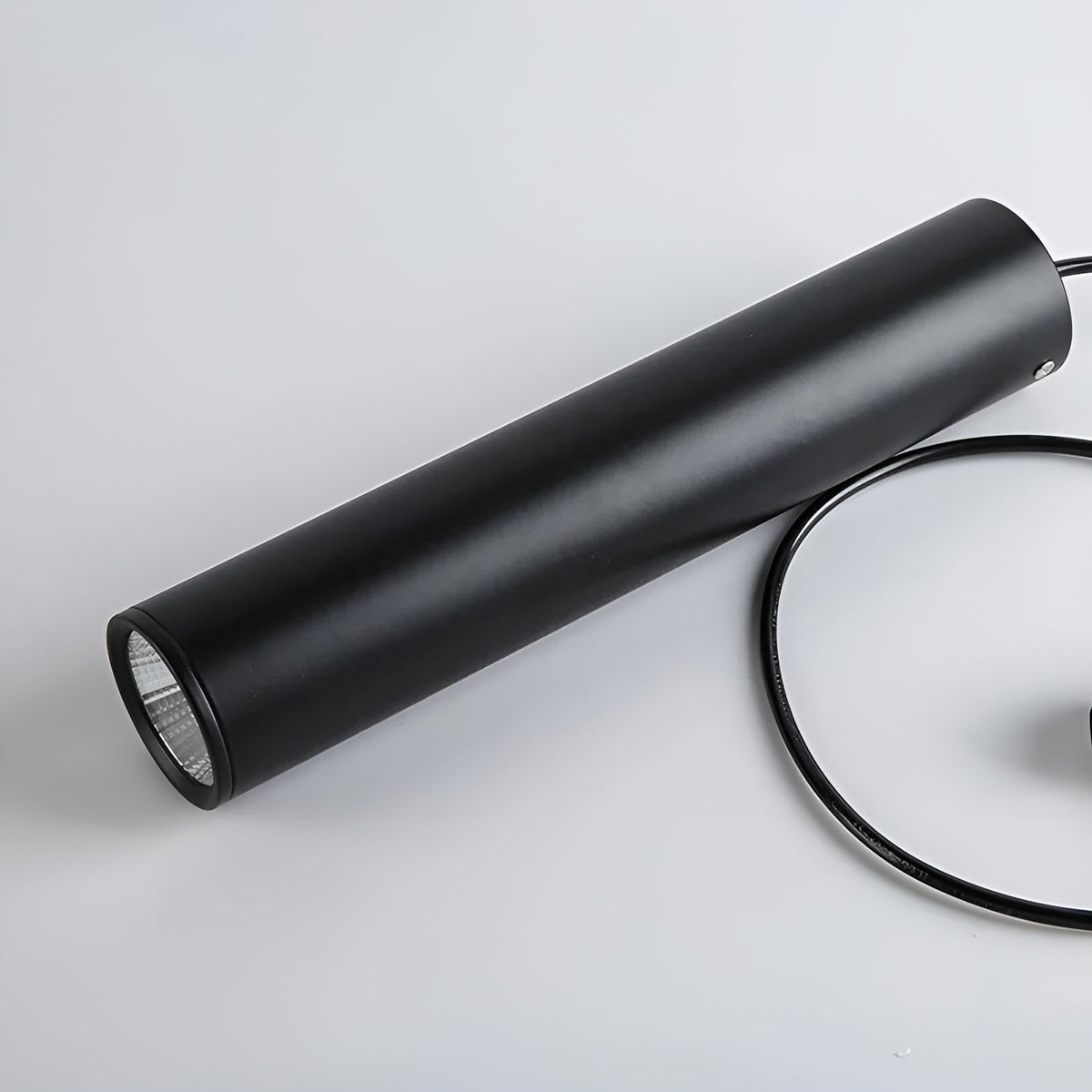LED Pendant Light in Slim Tubular Design – Targeted Illumination