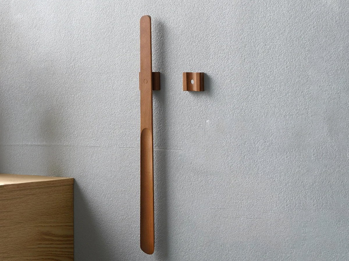 Long-Handled Wooden Shoe Horn with Magnetic Holder - 55 cm