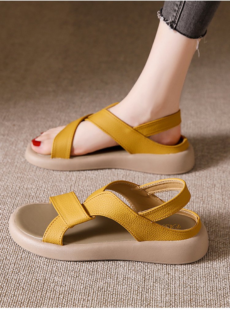 Beach-Ready Stirrup Sandals in Retro Loafer Style