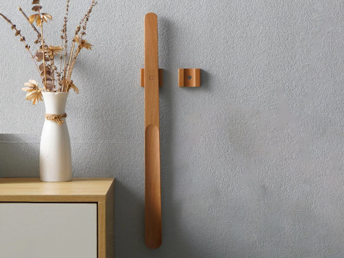 Long-Handled Wooden Shoe Horn with Magnetic Holder - 55 cm