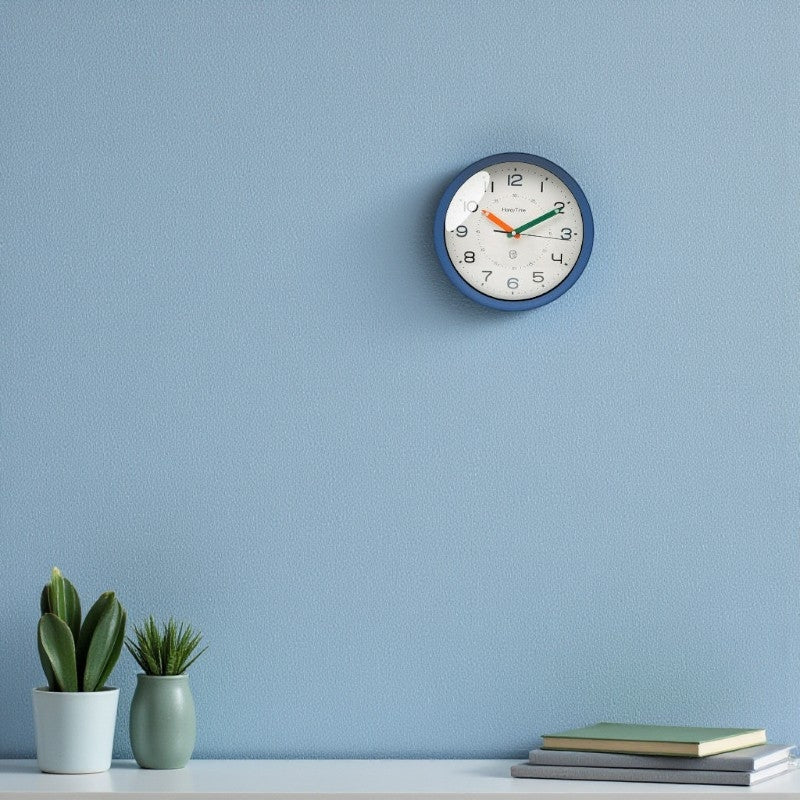 Round Wall Clock in Minimalist Nordic Style with Large, Clear Digits
