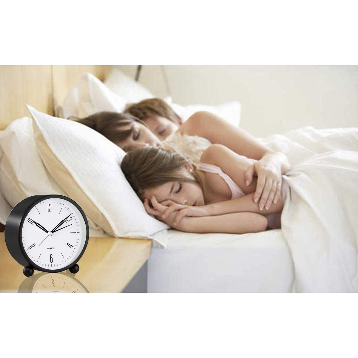 Silent Second Hand Alarm Clock with Yellow Nightlight – Compact Design