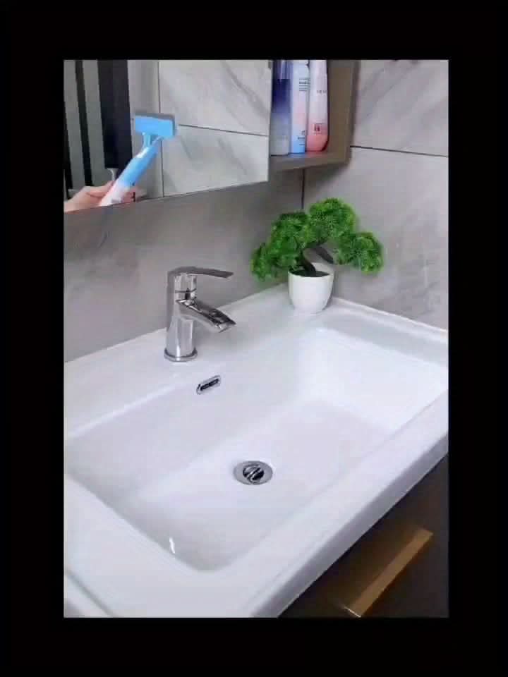 3-in-1 Scraper for Windows and Mirrors with Detachable Microfiber Cloth