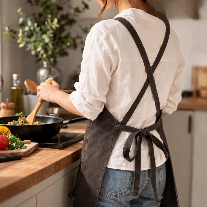Work Apron with Cross-Back Straps and Several Pockets