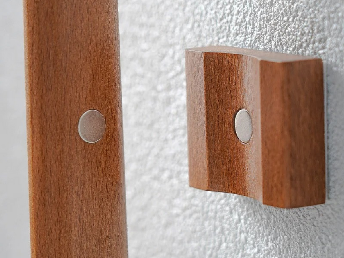 Long-Handled Wooden Shoe Horn with Magnetic Holder - 55 cm