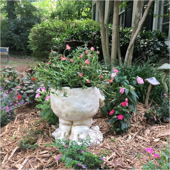 Drainage Face Planter Crafted from Synthetic Resin