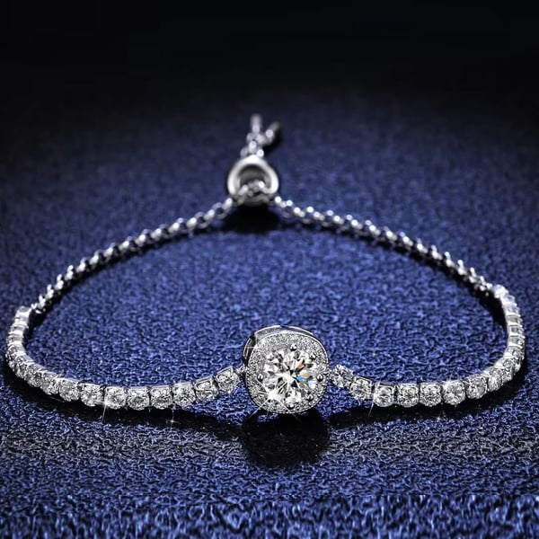 AuraCharm™ — Feel Unstoppable with a Luxe Fit That Shines Your Brilliance