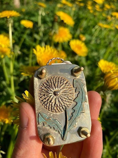 Compact Floral Press and Plant Preservation Tool for Crafts
