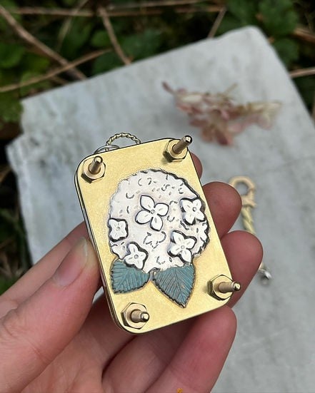 Compact Floral Press and Plant Preservation Tool for Crafts