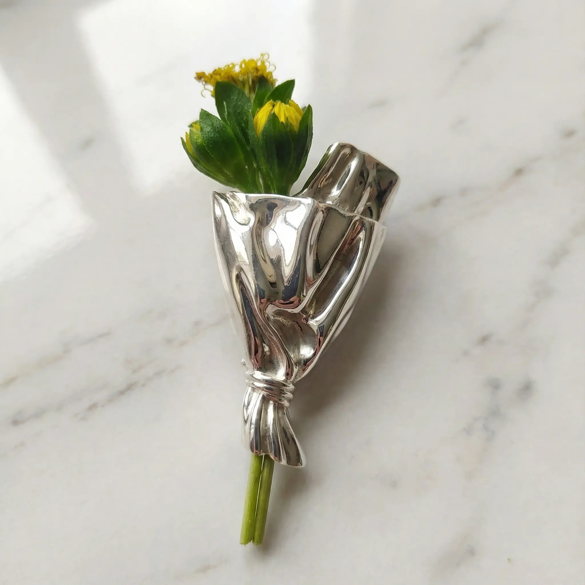 Brooch with Real Flower - Portable Vase Design, 3-4cm Opening