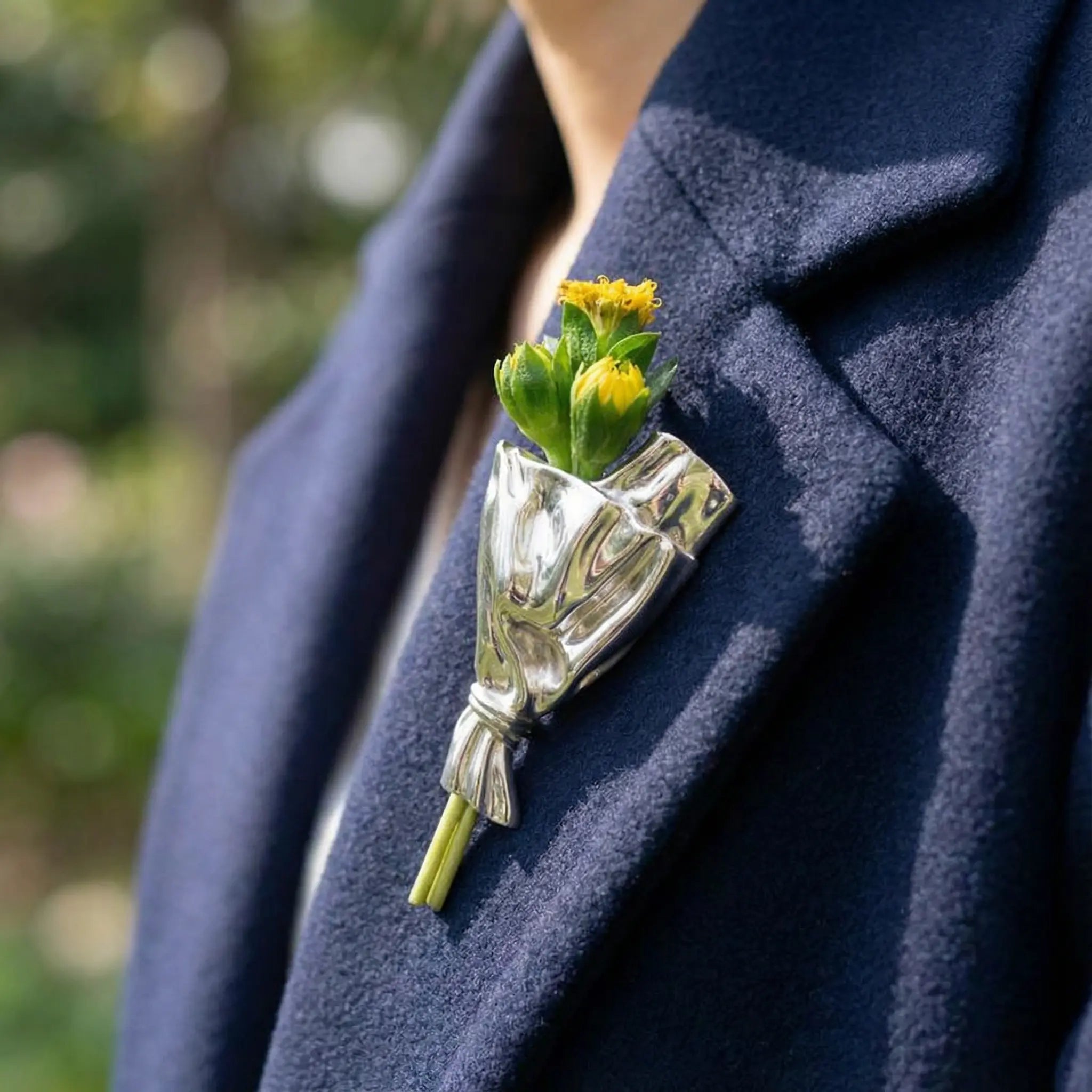 Brooch with Real Flower - Portable Vase Design, 3-4cm Opening