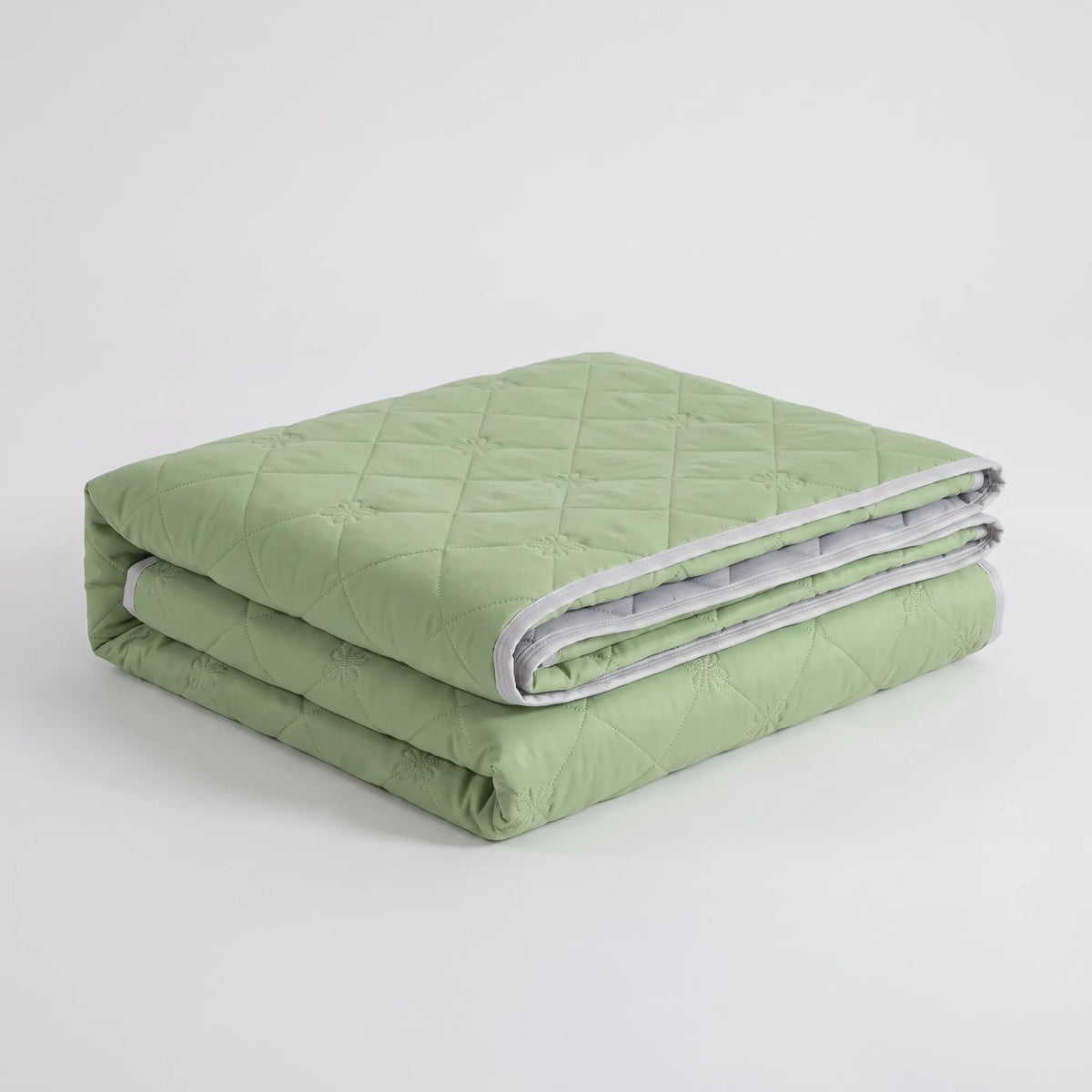 Lightweight Summer Throw Blanket – Quilted Cooling Design for Hot Sleepers