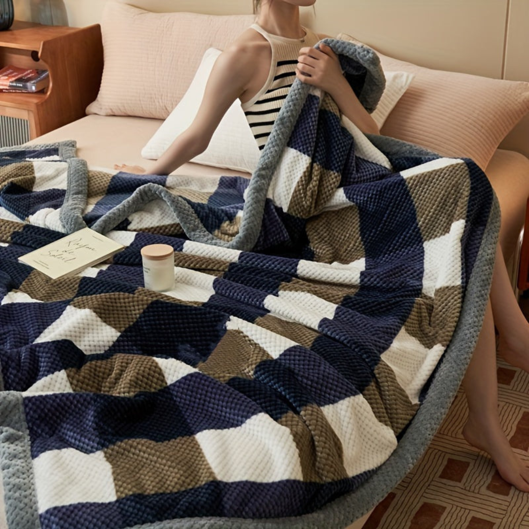 Cozy Comfort Fleece Blanket with Chic Diamond Design