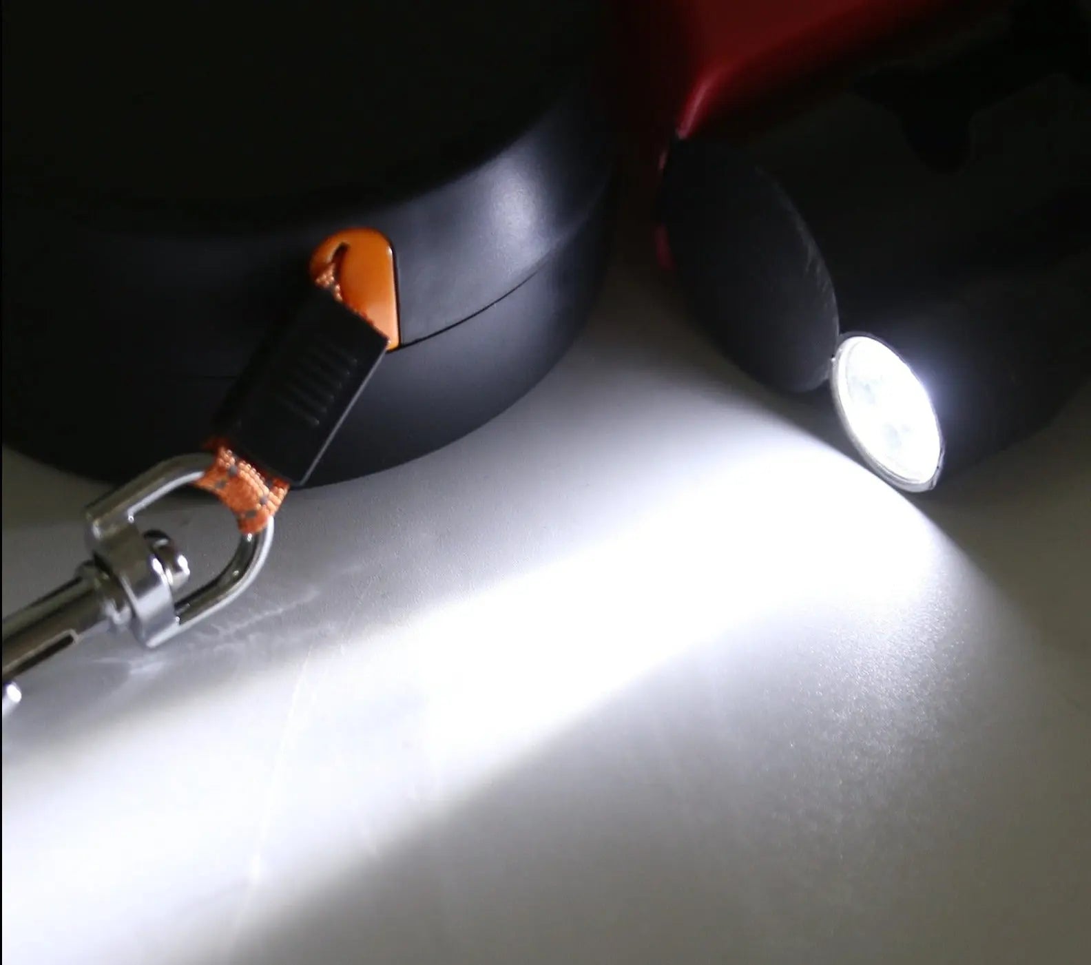 LED Flashlight Dog Leash – Dual Retractable Design for Walking Two Dogs