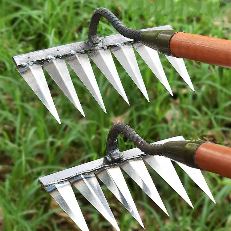 Garden Hoe in Carbon Steel – Sharp Tines for Soil Aeration and Weeding