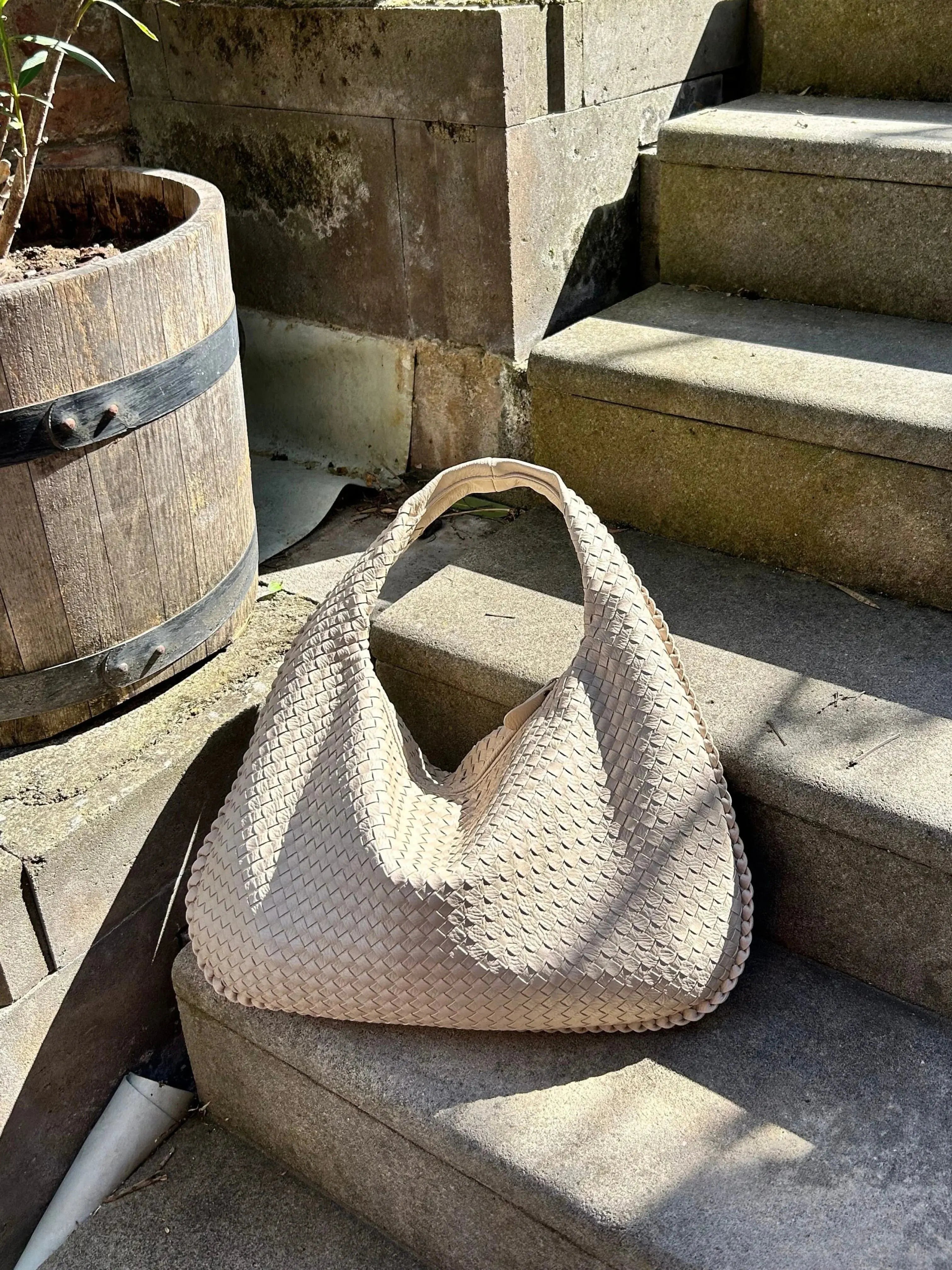 Woven Leather Hobo Purse with Zipper – Classic Design