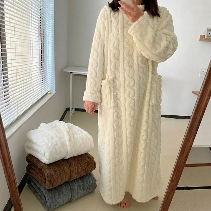 Warm Fleece Nightdress – Comfort for Chilly Evenings