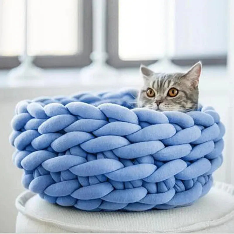 Cozy Animal Basket – Knitted Nest for Small Dogs and Cats