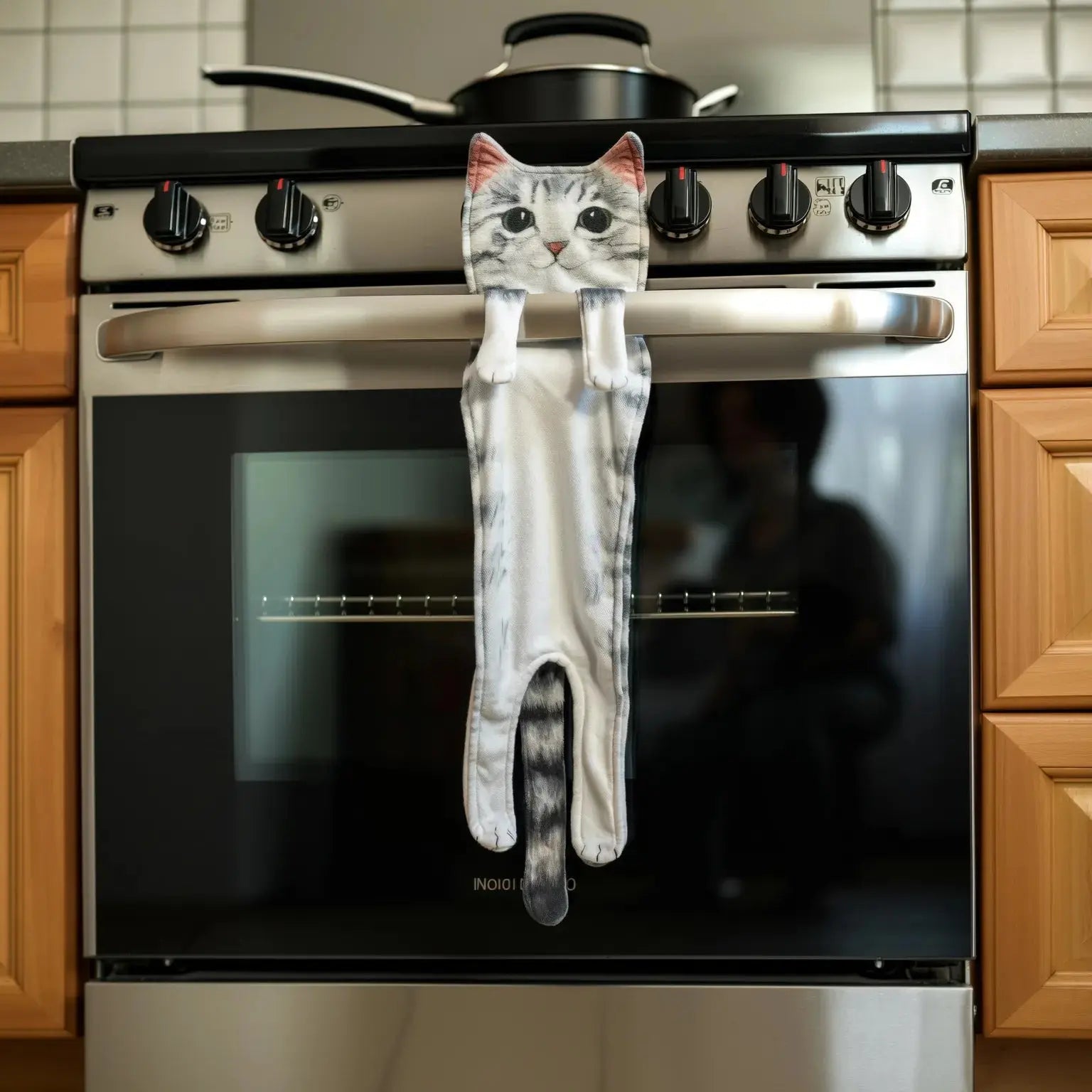 Soft Towel with Cat Design – Beautiful and Ready for Immediate Use