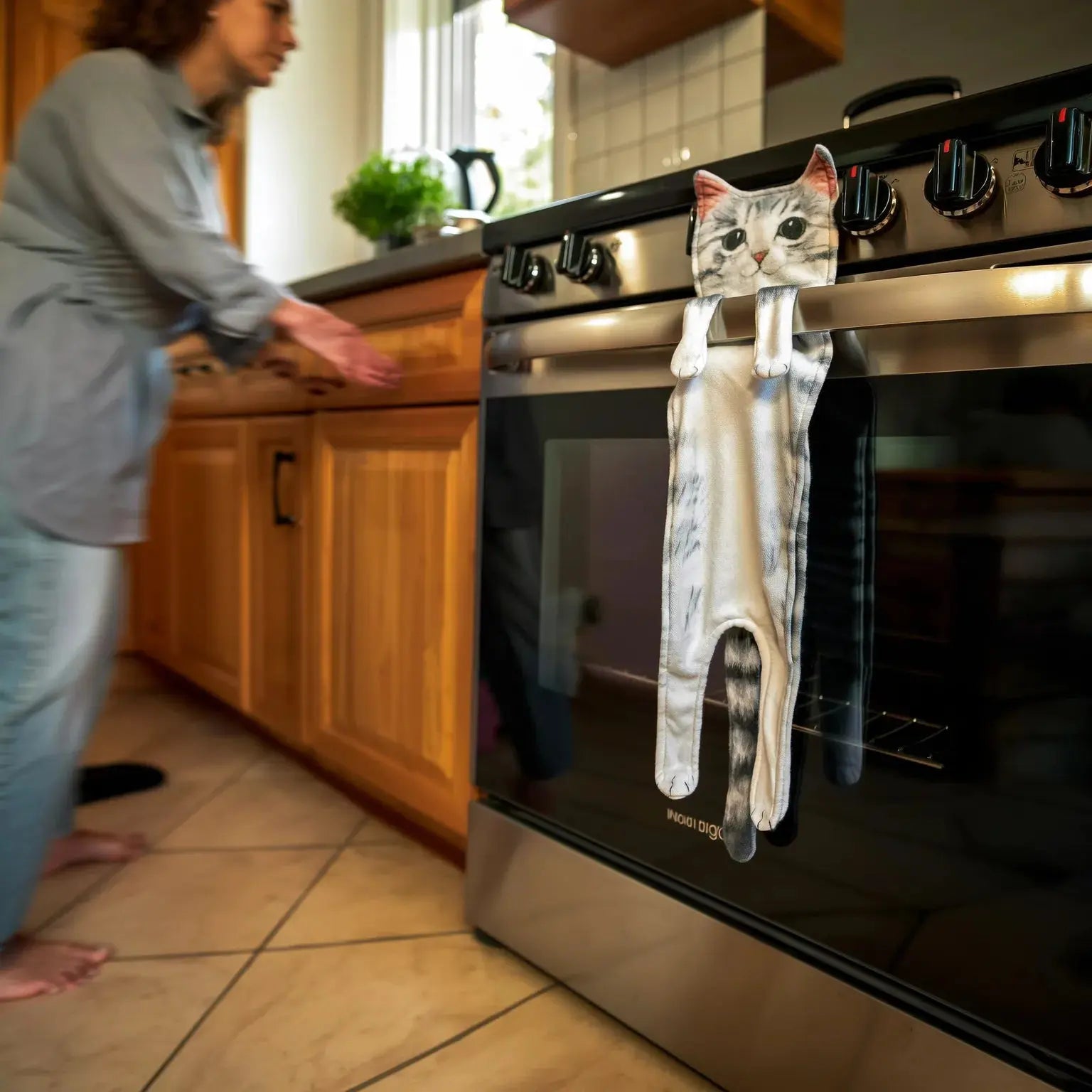 Soft Towel with Cat Design – Beautiful and Ready for Immediate Use