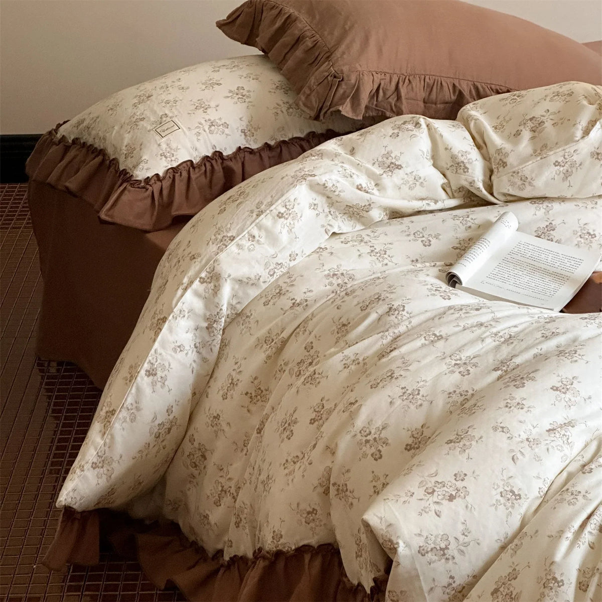 4-Piece Bedding Set Breathable Cotton Blend Ruffled Edges