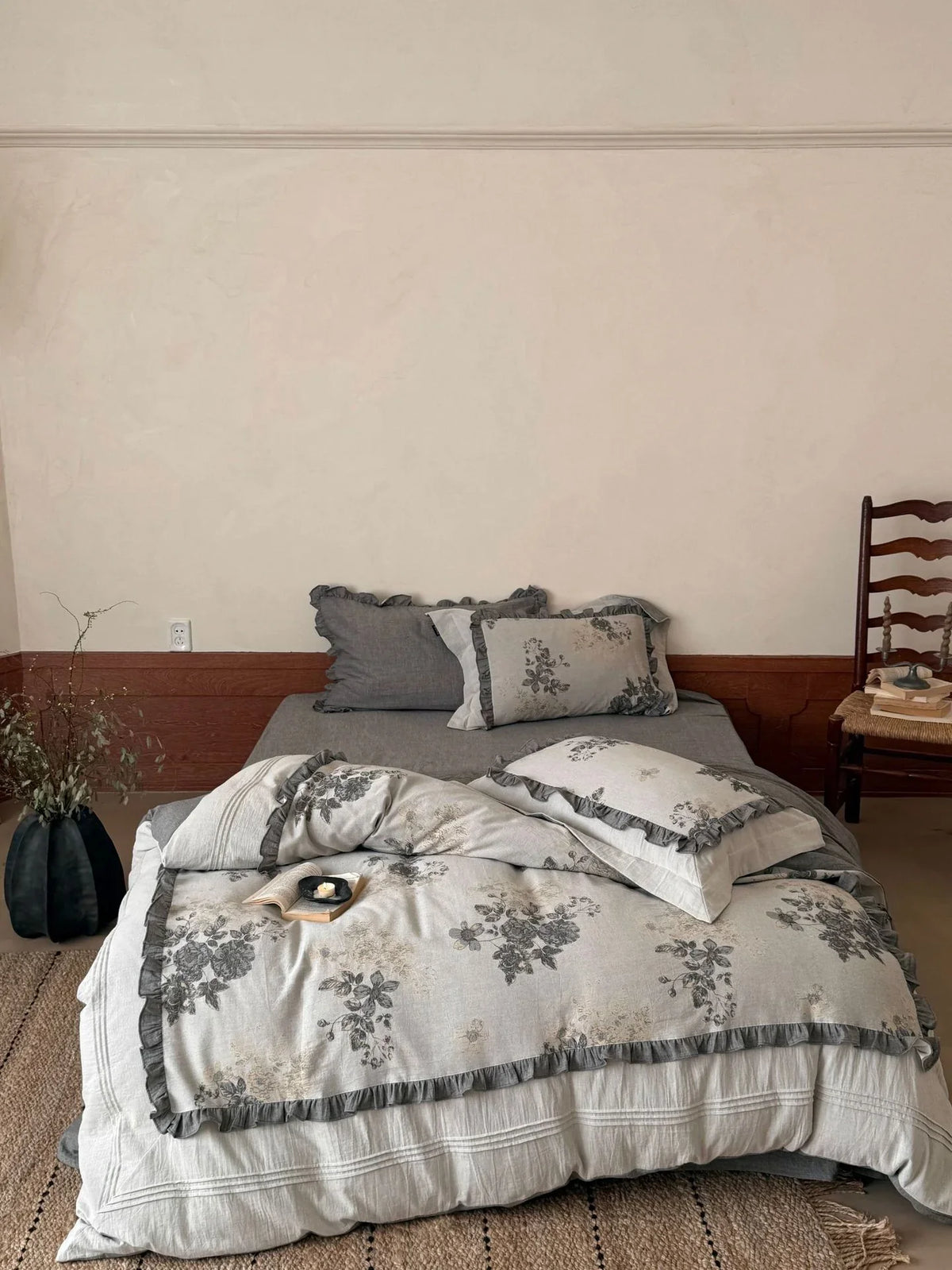 4-Piece Bedding Set Breathable Linen-Cotton Floral & Ruffle
