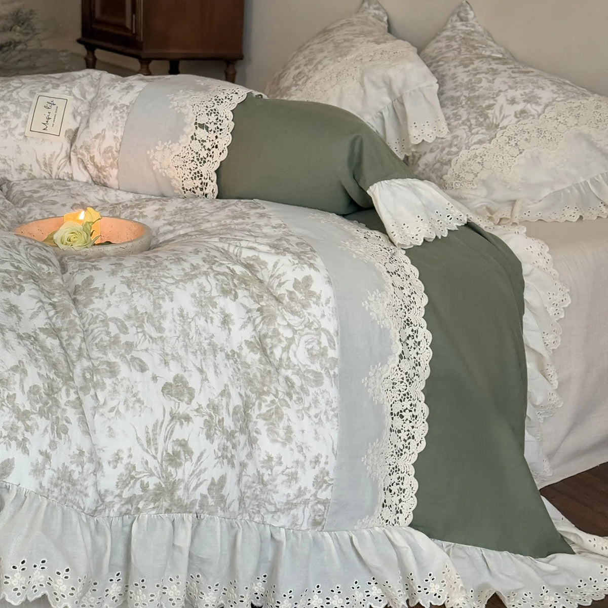 4-Piece Bedding Set Cotton-Linen Reversible Lace & Ruffles