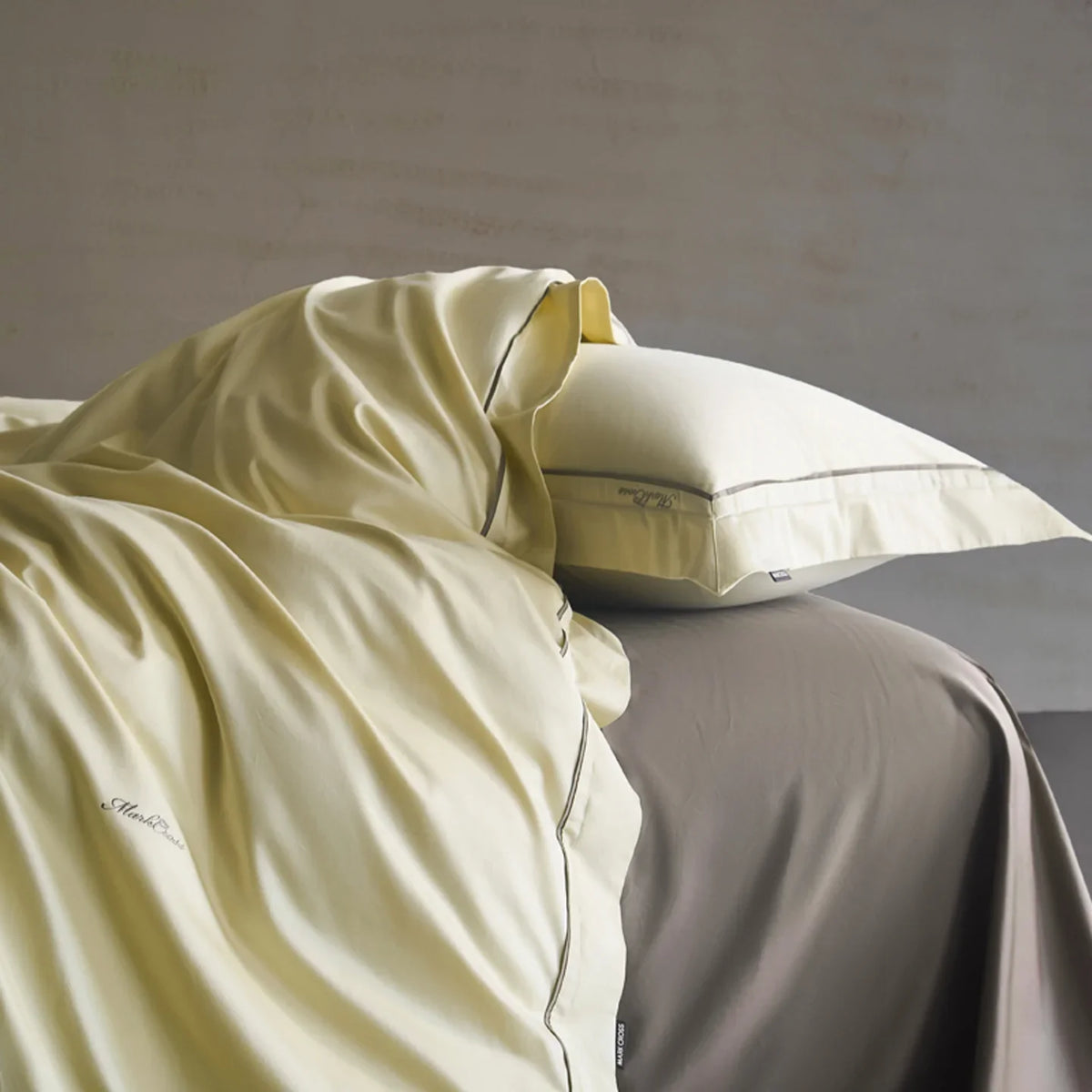 Bed Sheet Set Long-Staple Cotton Embroidered & Reinforced Seams