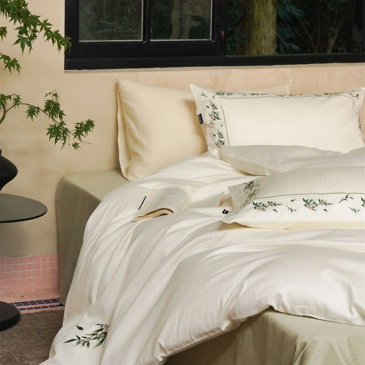 Bedding Set 4-Piece Cotton Satin Leaf Embroidery