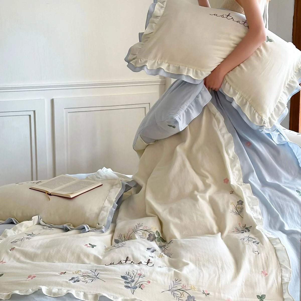 Bedding Set Cotton Ruffled Edges & Floral Embroidery 4-Piece