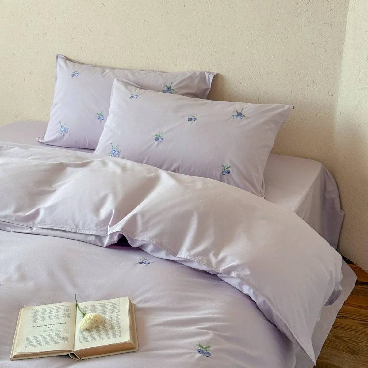 Bedding Set Cotton Satin Silky-Matte Berry Embroidery 4-Piece