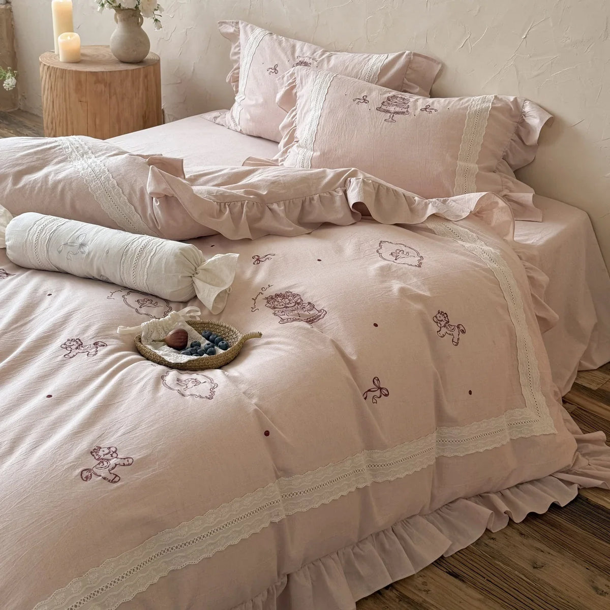Bedding Set Embroidered Lace Trim Breathable 4-Piece