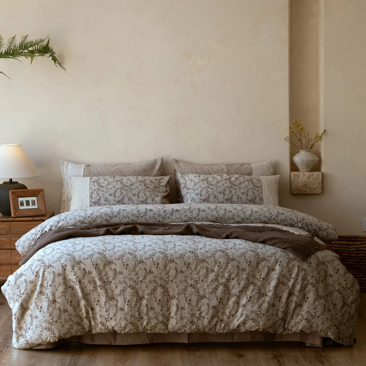 Bedding Set Reversible Cotton Satin Floral Jacquard 4-Piece