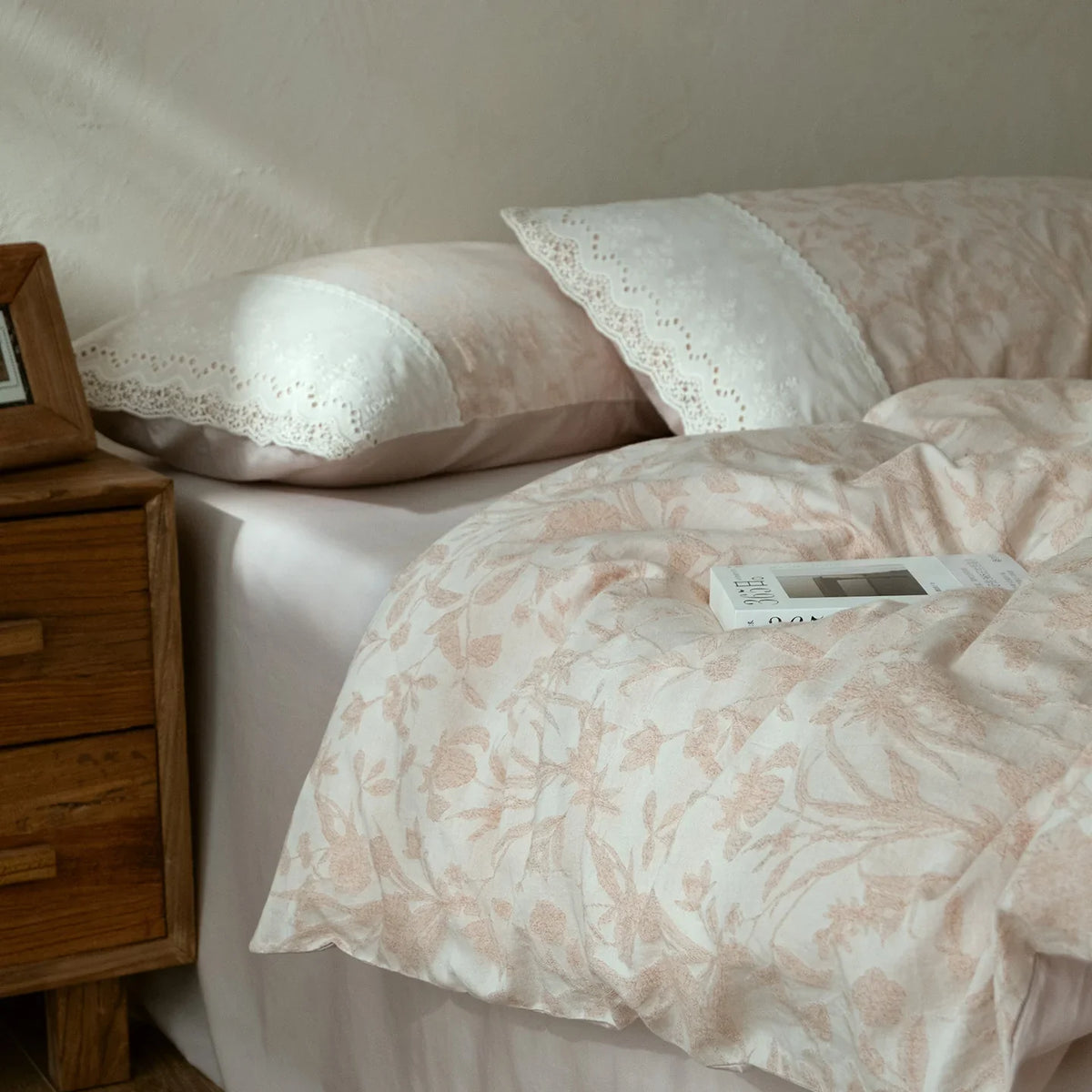 Bedding Set Reversible Cotton Satin Floral Jacquard 4-Piece