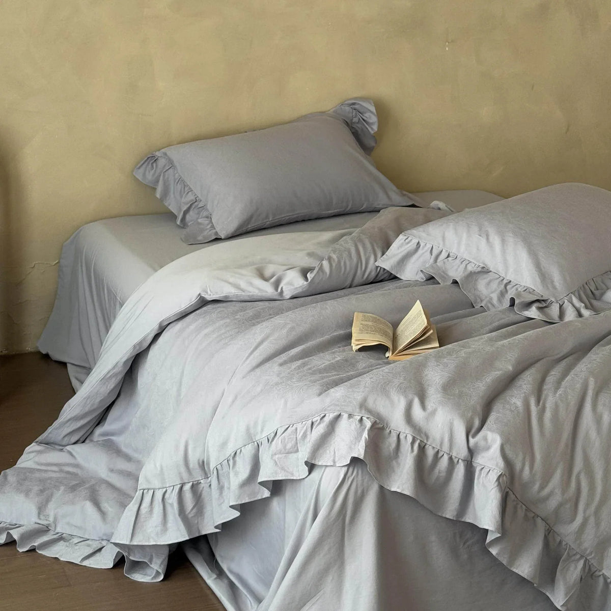 Bedding Set Ruffled Cotton Jacquard Set of 4