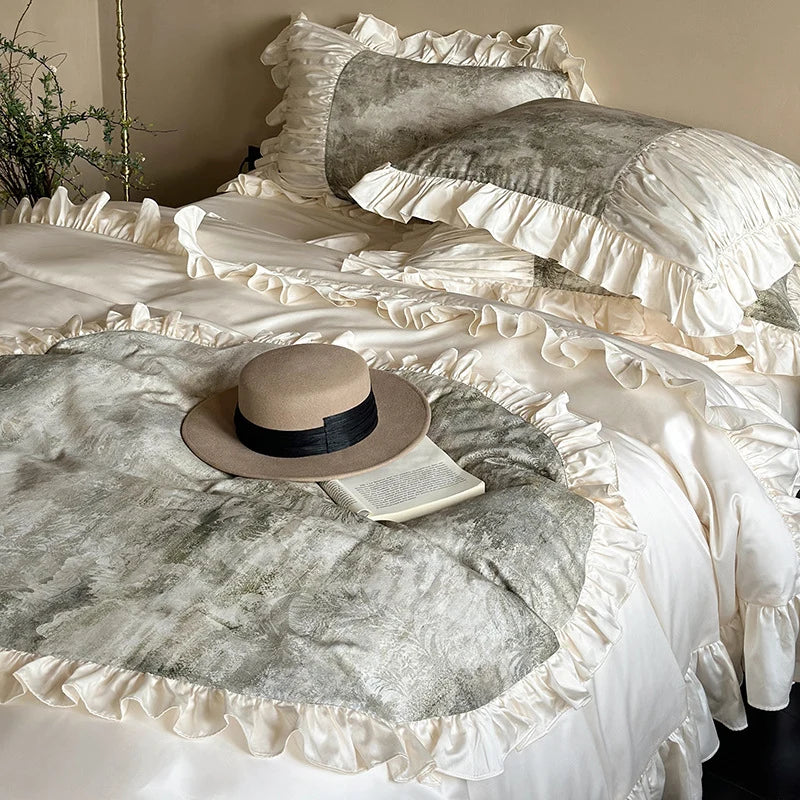 Bedding Set Ruffled Edges & Velvet Heart Satin-Look Fabric