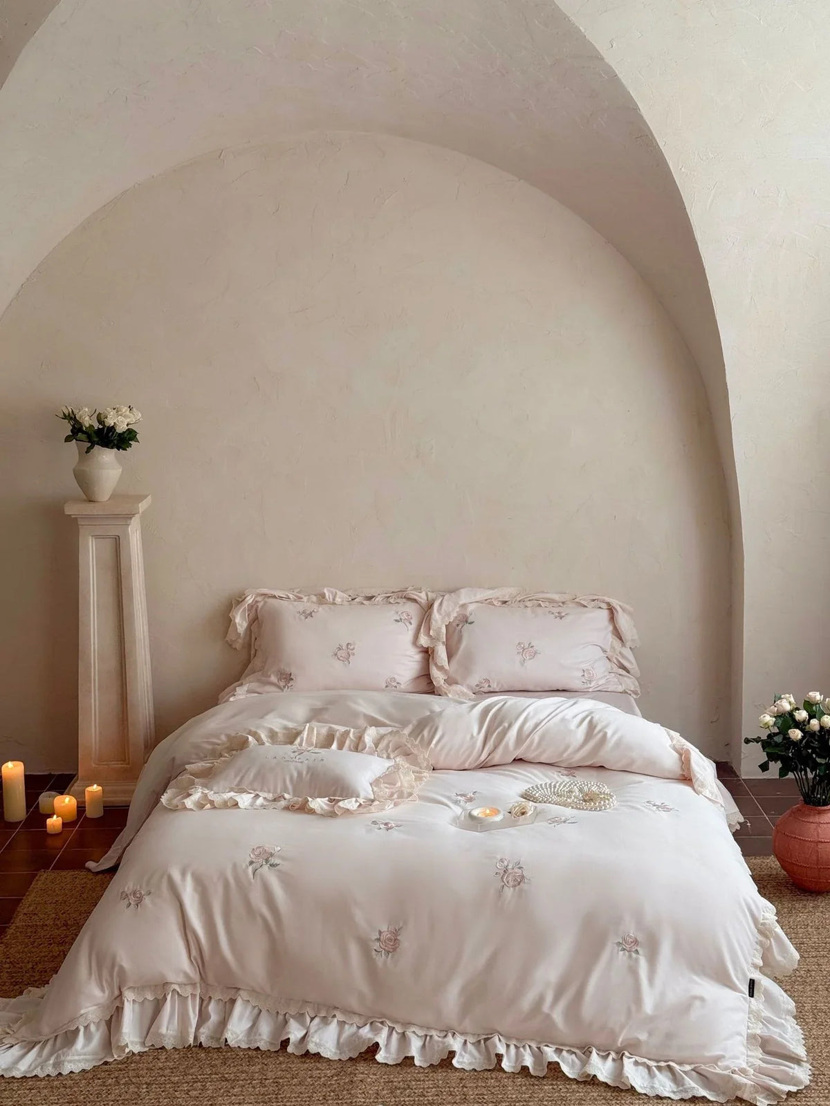 Bedding Set Ruffled Lace & Rose Embroidery
