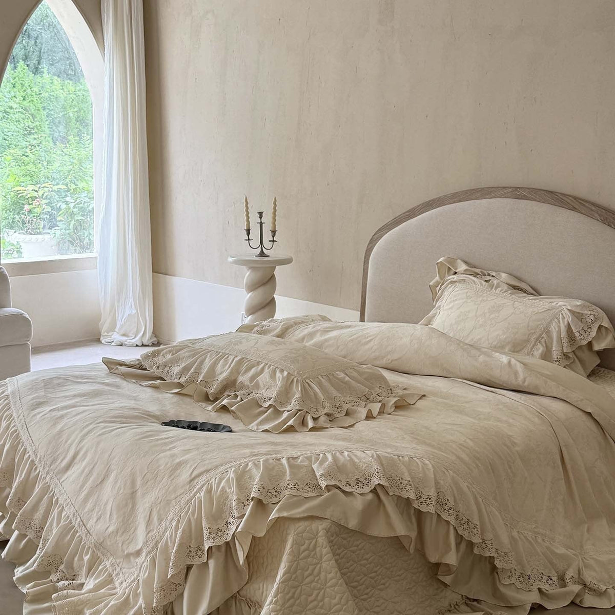 Bedding Set Satin Jacquard Floral Lace Ruffles Temperature-Regulating