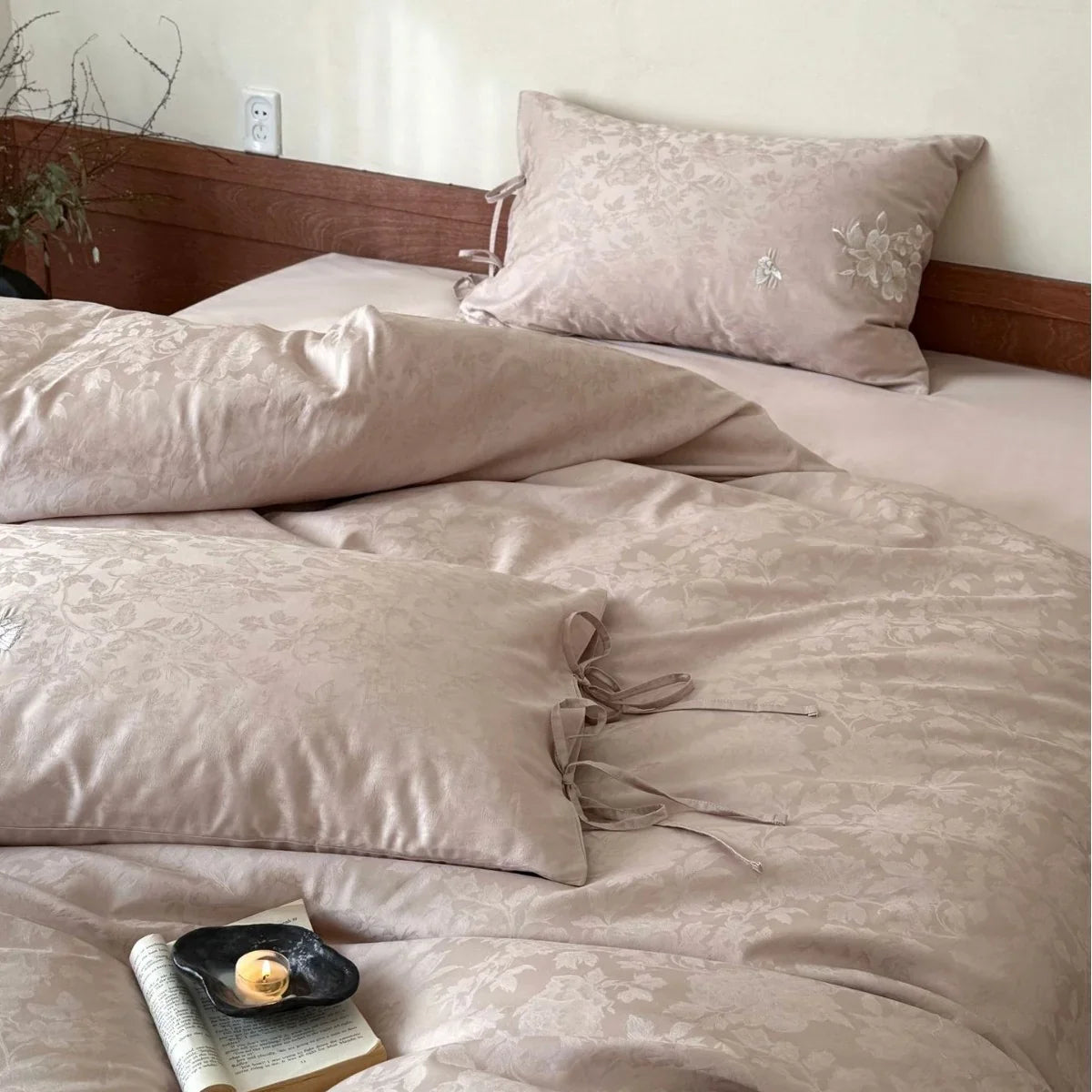 Bedding Set Silky Jacquard Embroidered Duvet Cover & Pillowcases