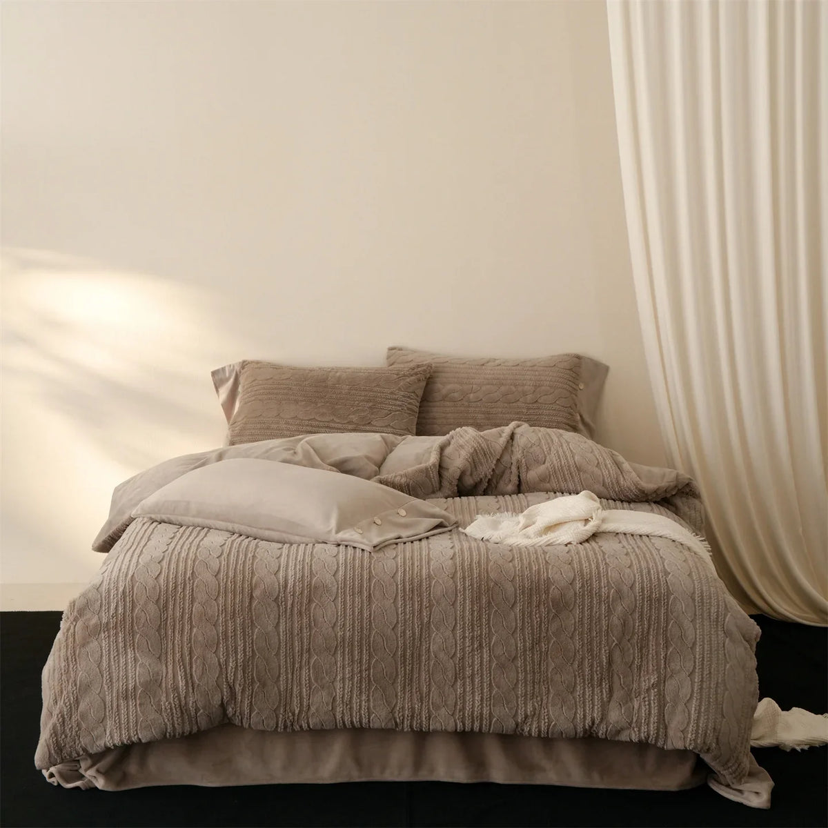 Bedding Set Textured Chenille & Reversible Fleece Machine Washable