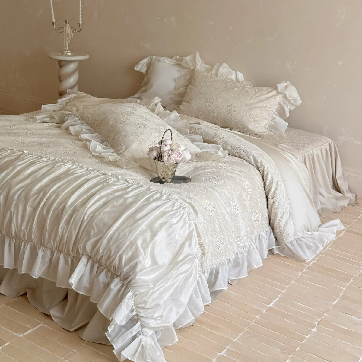 Bedding Set Vintage Floral Embroidery Ruffled Set of 4